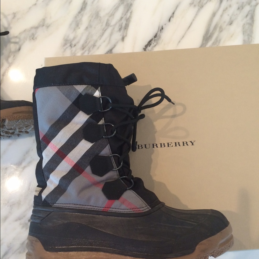 Burberry Authentic Snow Boots size 7